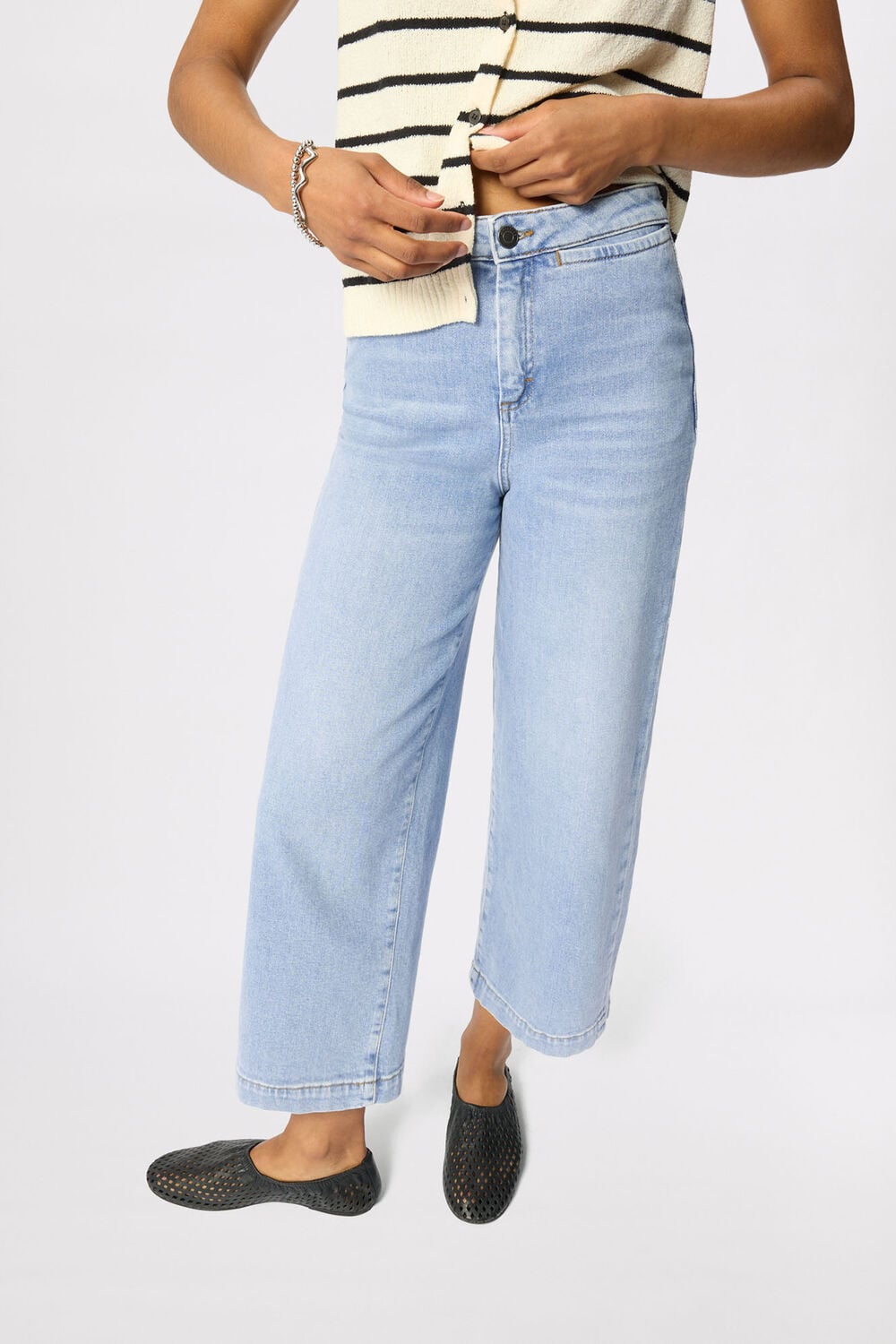 Light Wash Stretch Straight Ankle Jean