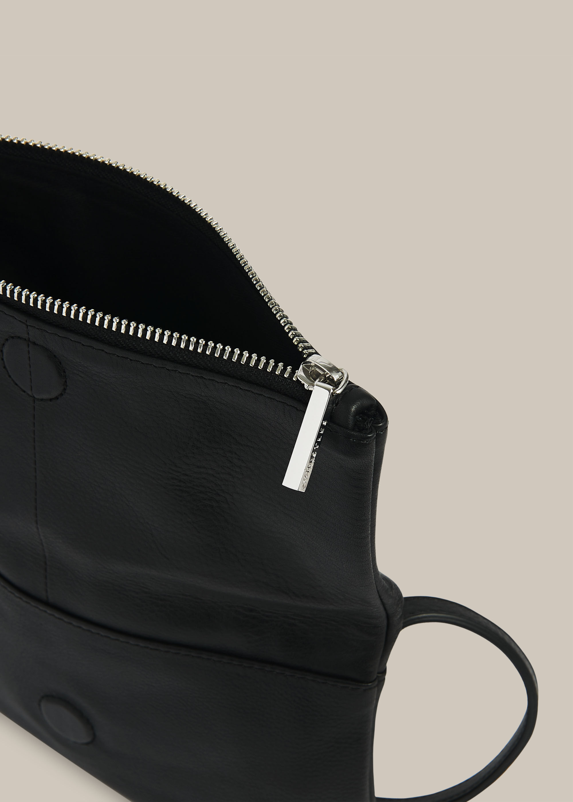 Issy leather crossbody bag 2025