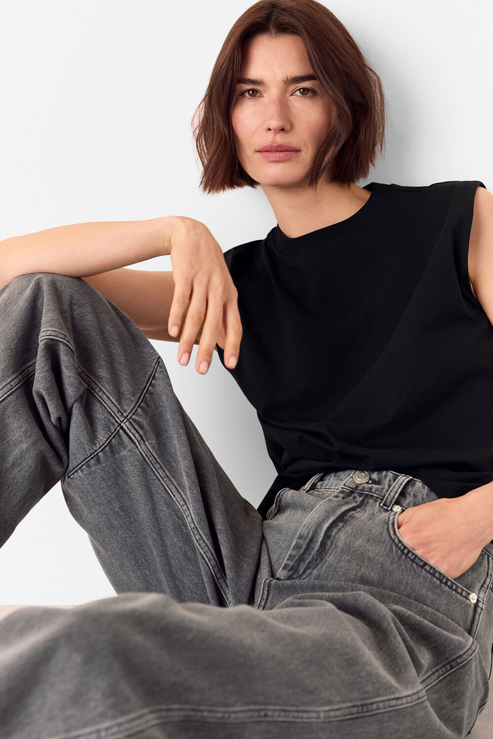 Horseshoe Barrel Leg Jean
