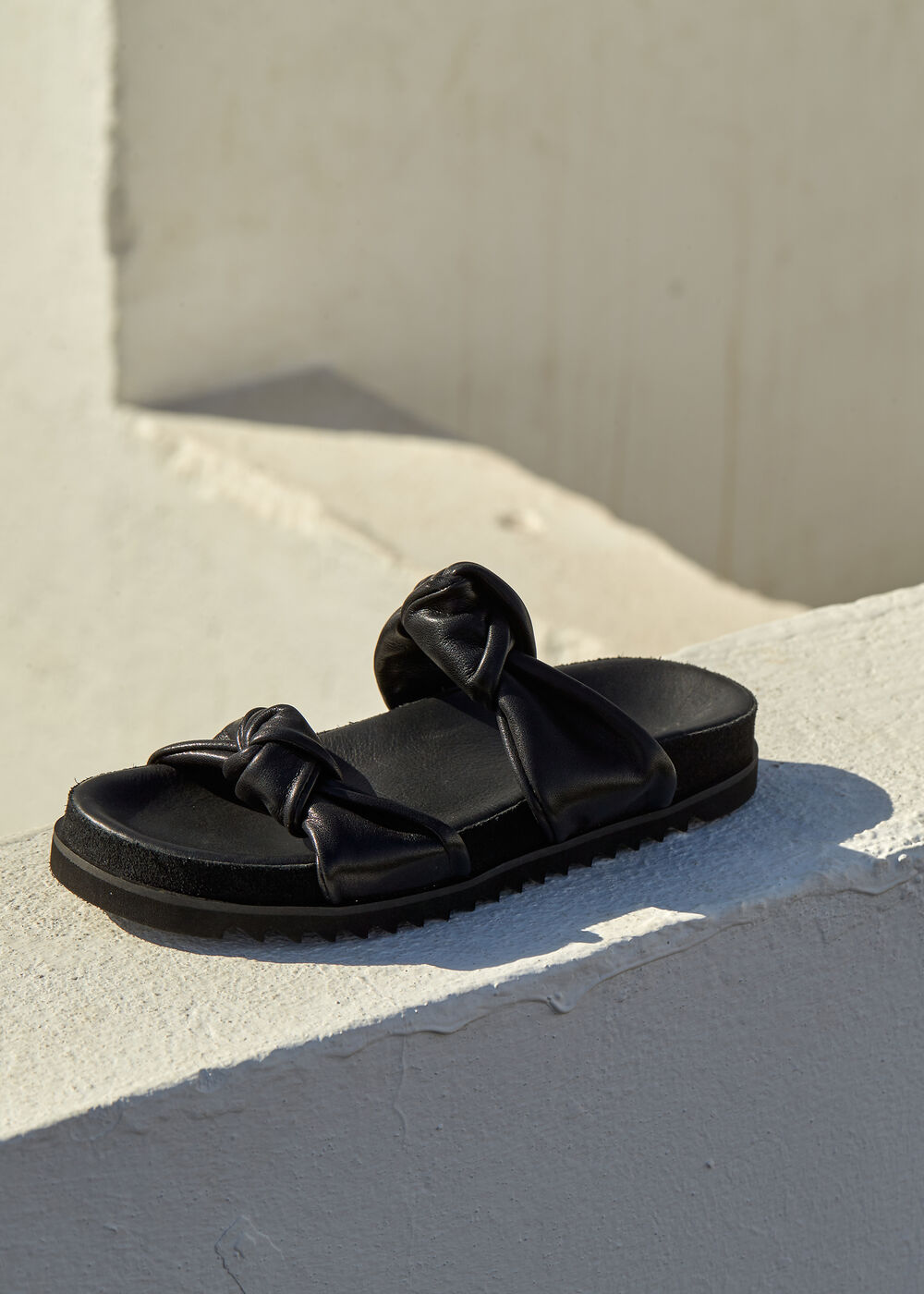Amira Soft Knotted Slider Black