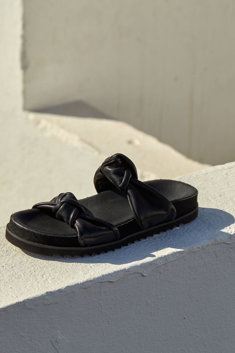 Amira Soft Knotted Slider Black