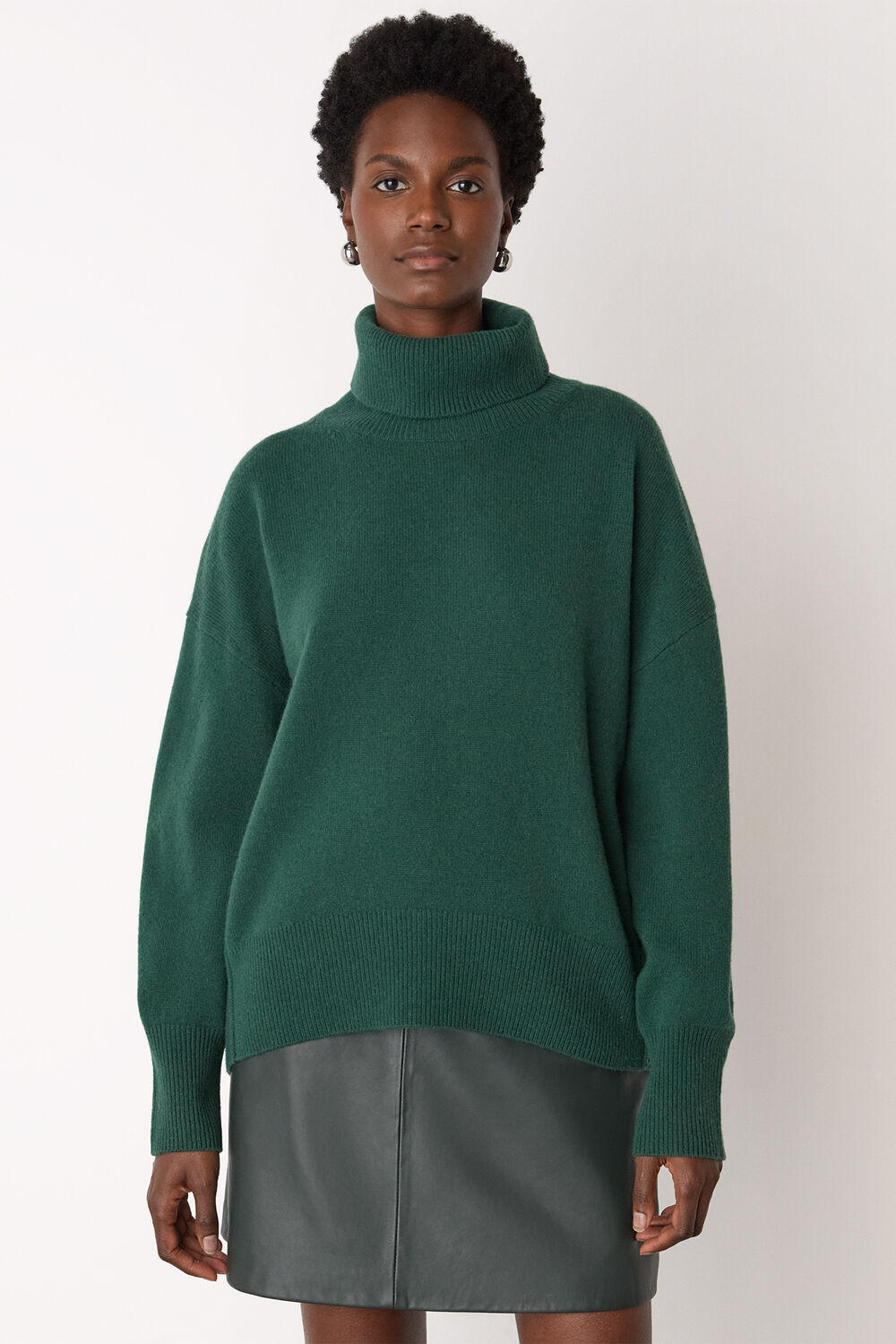 Wool Roll Curved Hem Knit