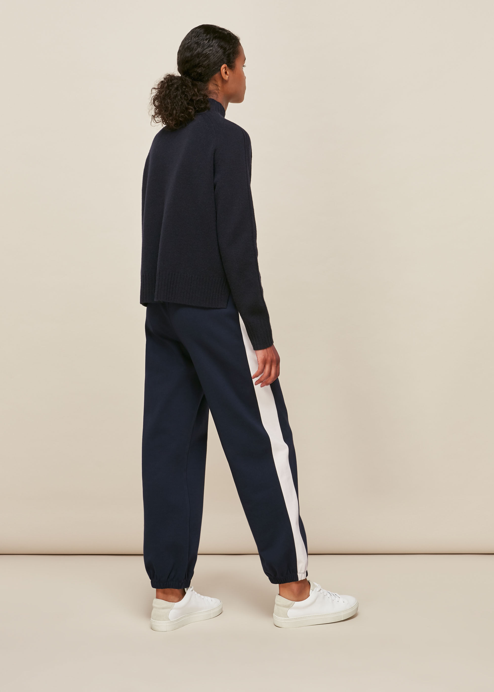 Side stripe clearance jogger