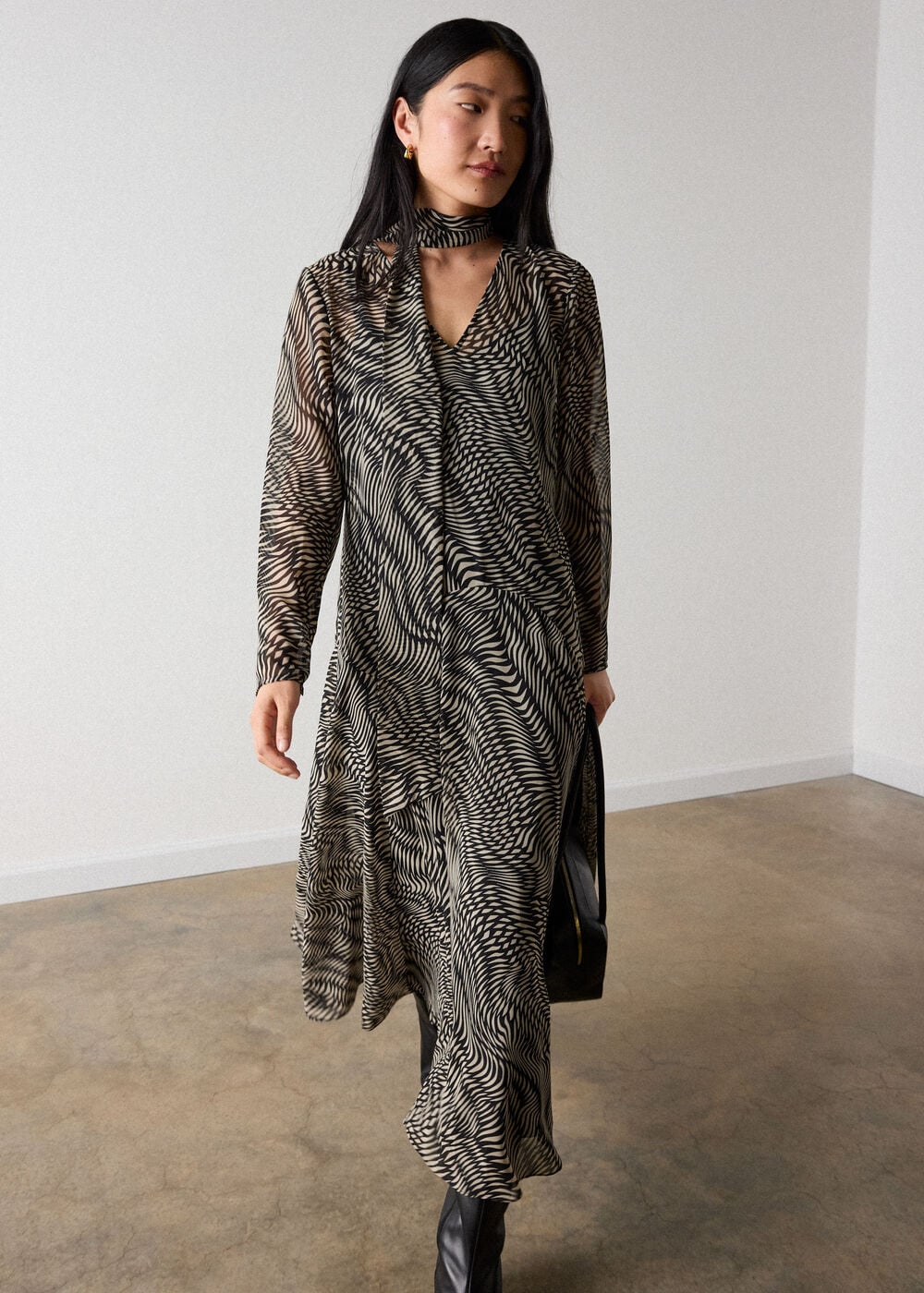 Black Geo V Neck Scarf Midi Dress