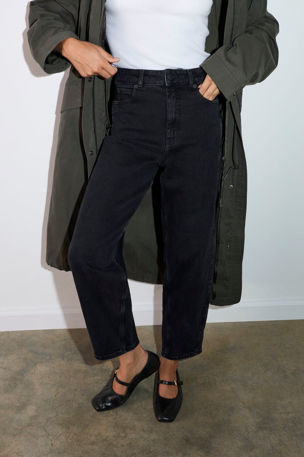 Black Stretch Barrel Leg Jean