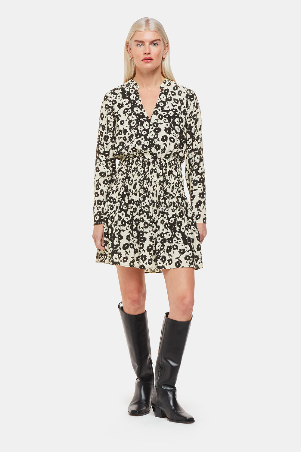 Black Petite Riley Floral Shirred Dress