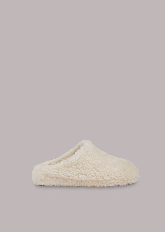 Anya Slipper