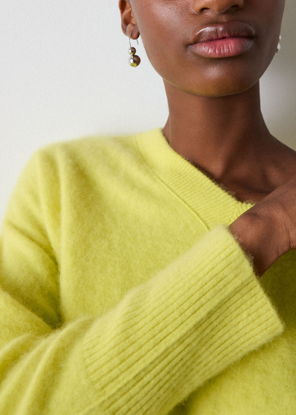 Brushed Cashmere V Neck Knit