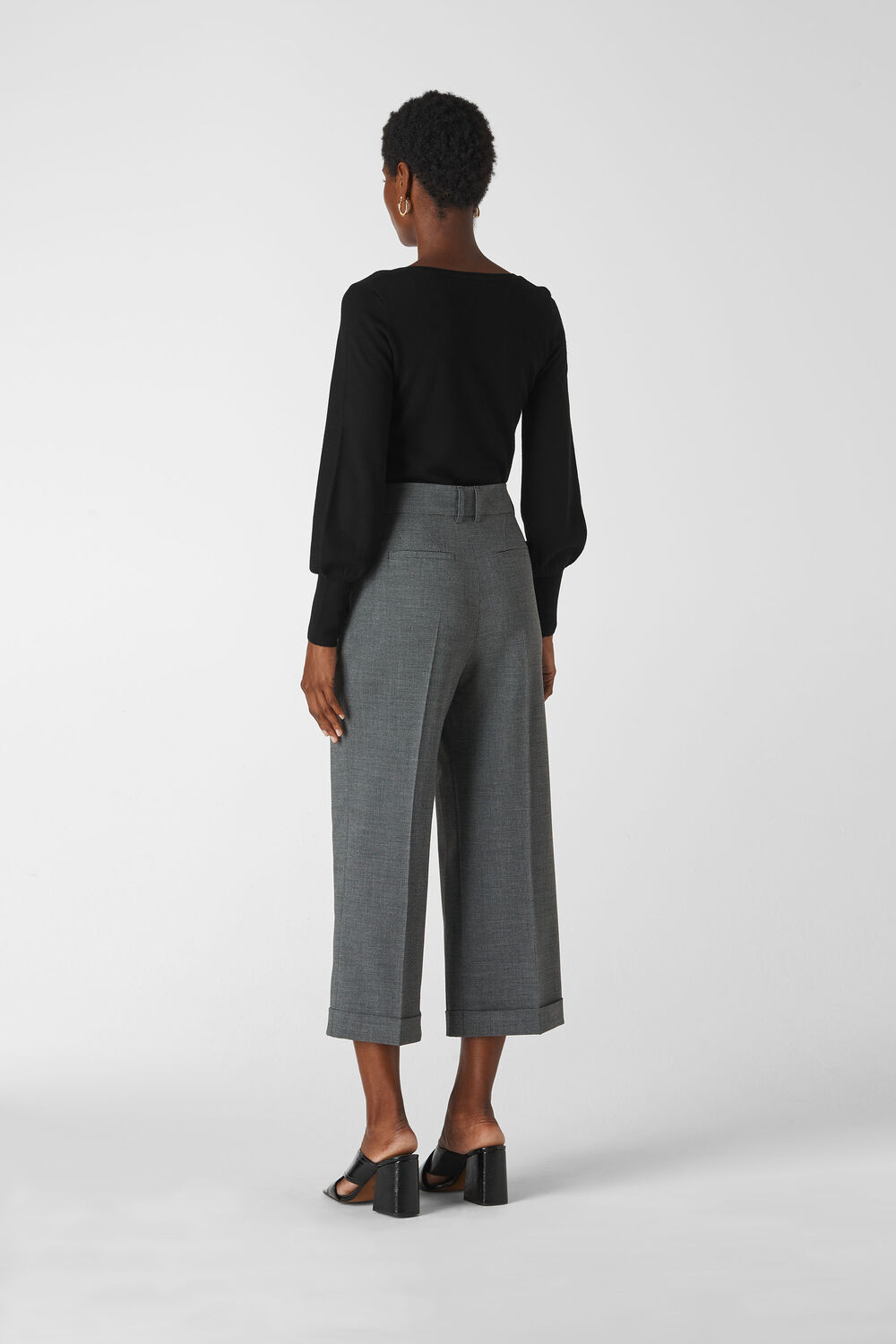 Fine Merino Scoop Neck Knit Black