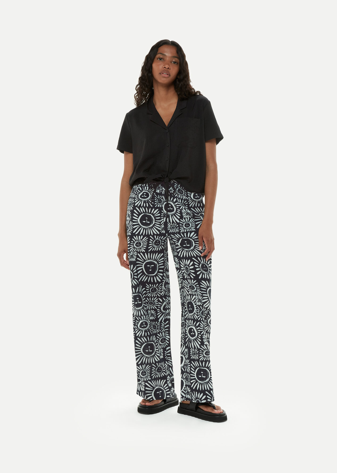 Black and white trousers outlet