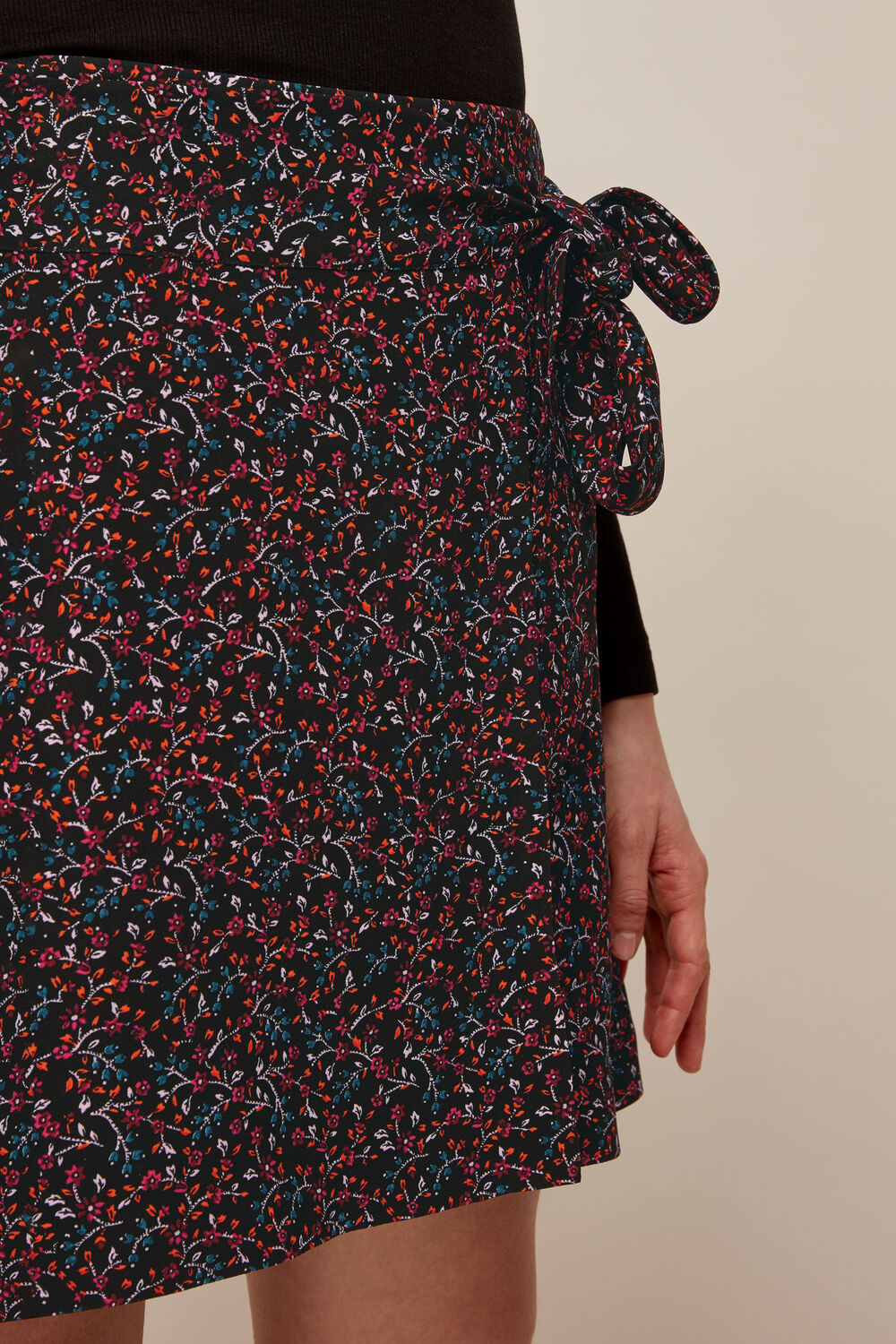 Starflower Print Wrap Skirt Black/Multi