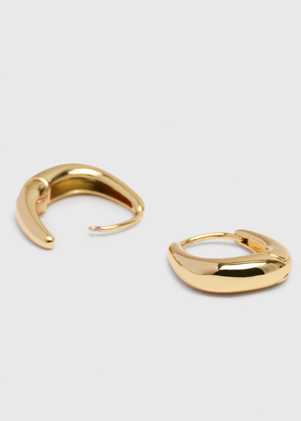 Curved Square Huggie Hoop