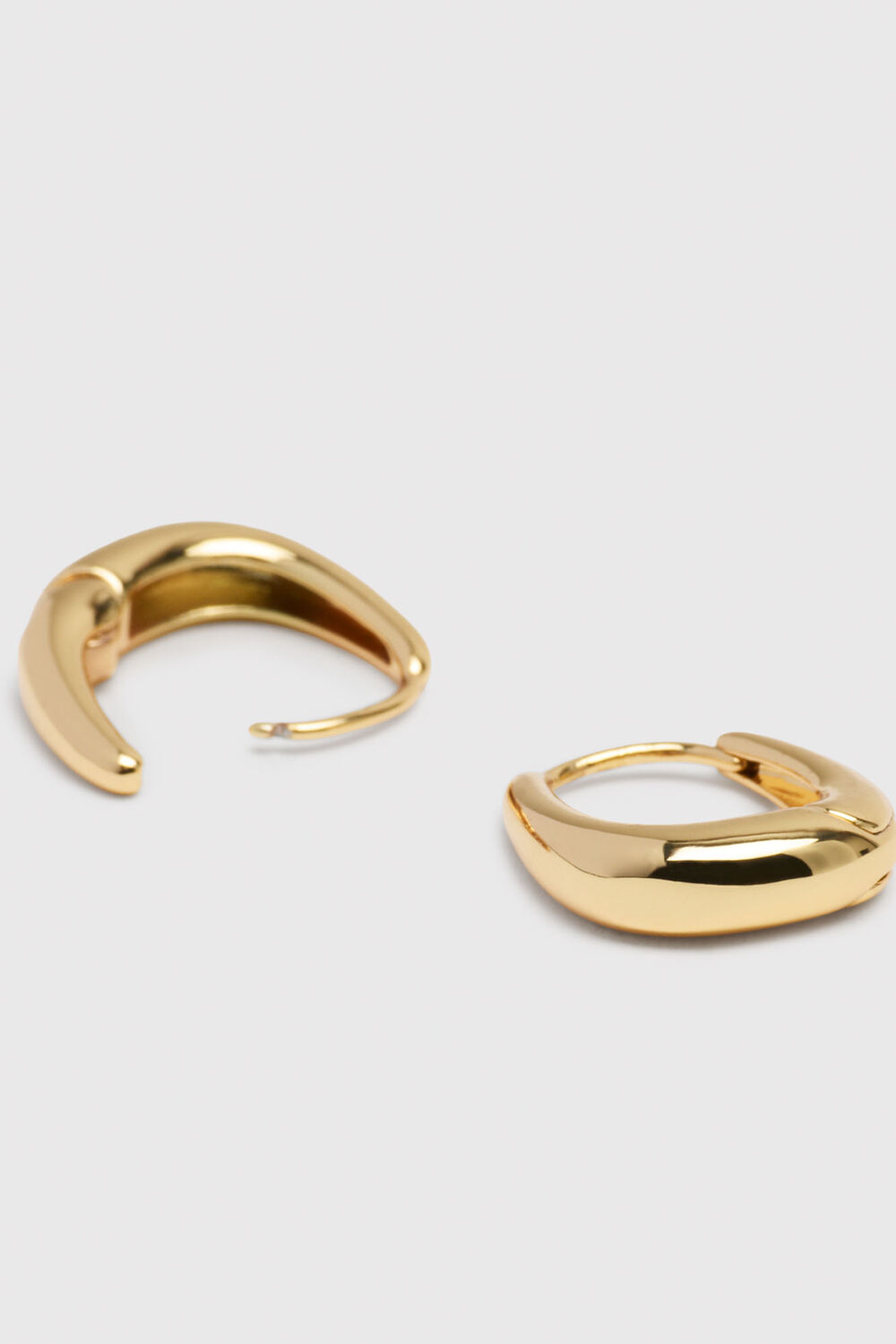 Curved Square Huggie Hoop