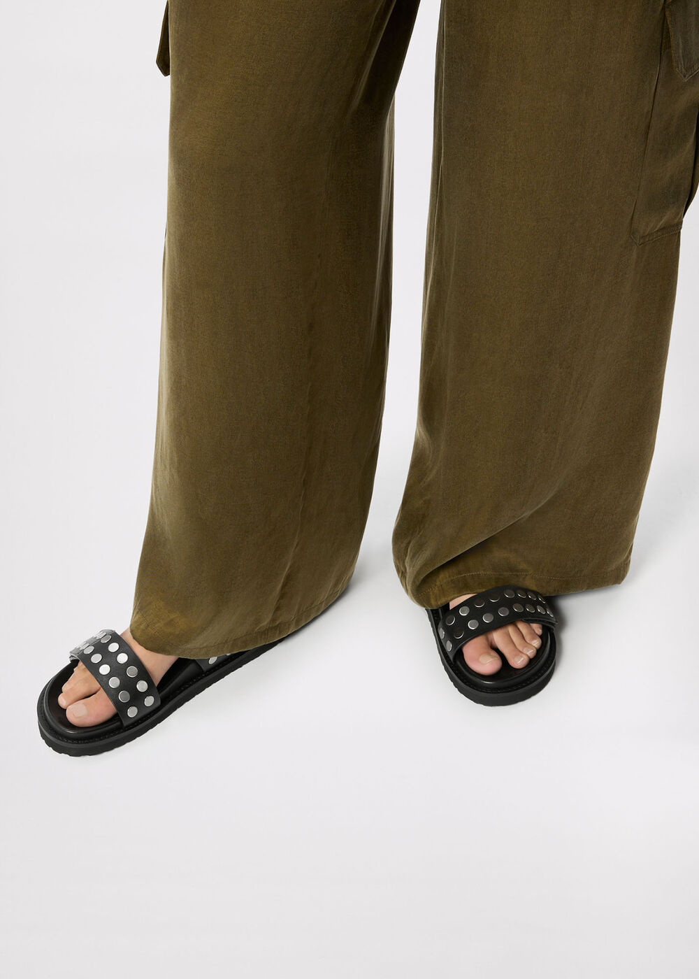 Studded Slider