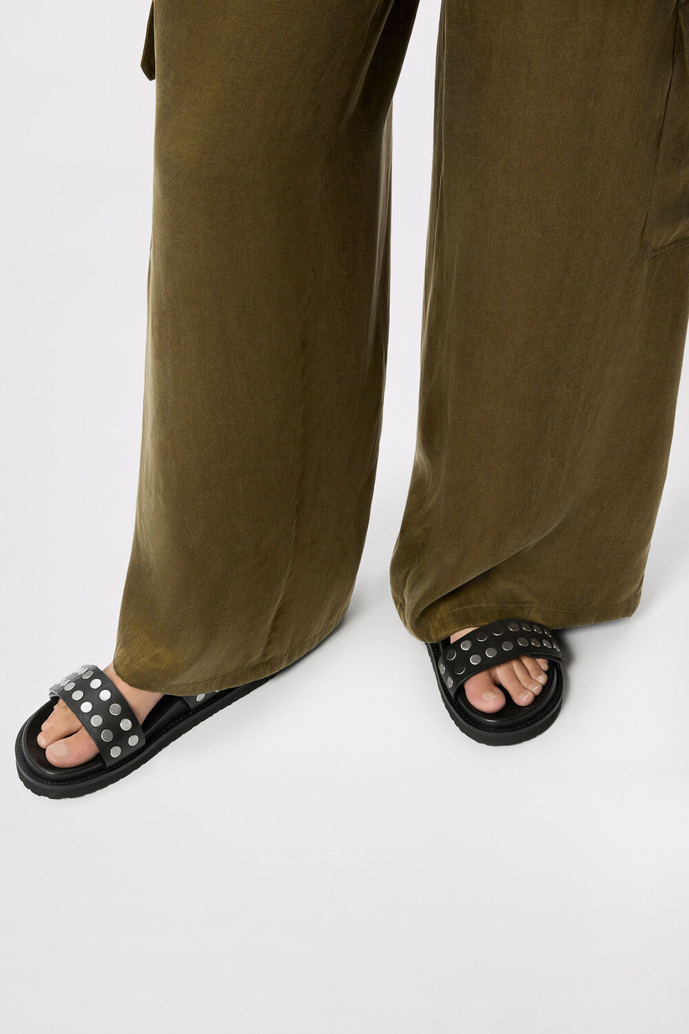 Studded Slider
