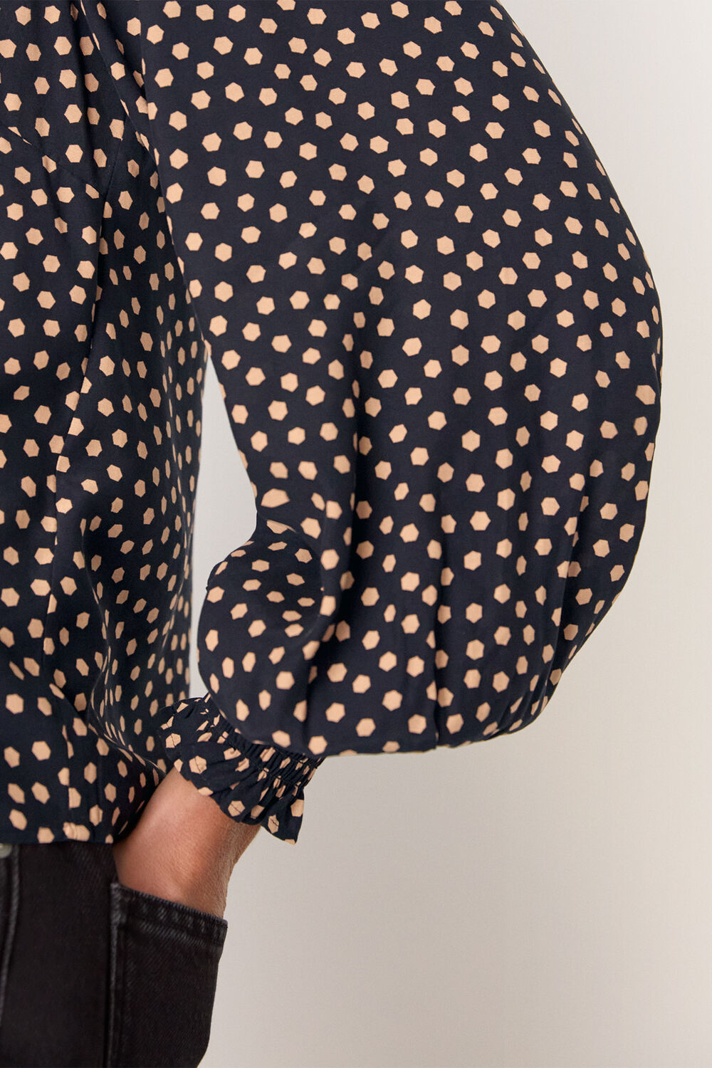 Spot Shirred Cuff Blouse