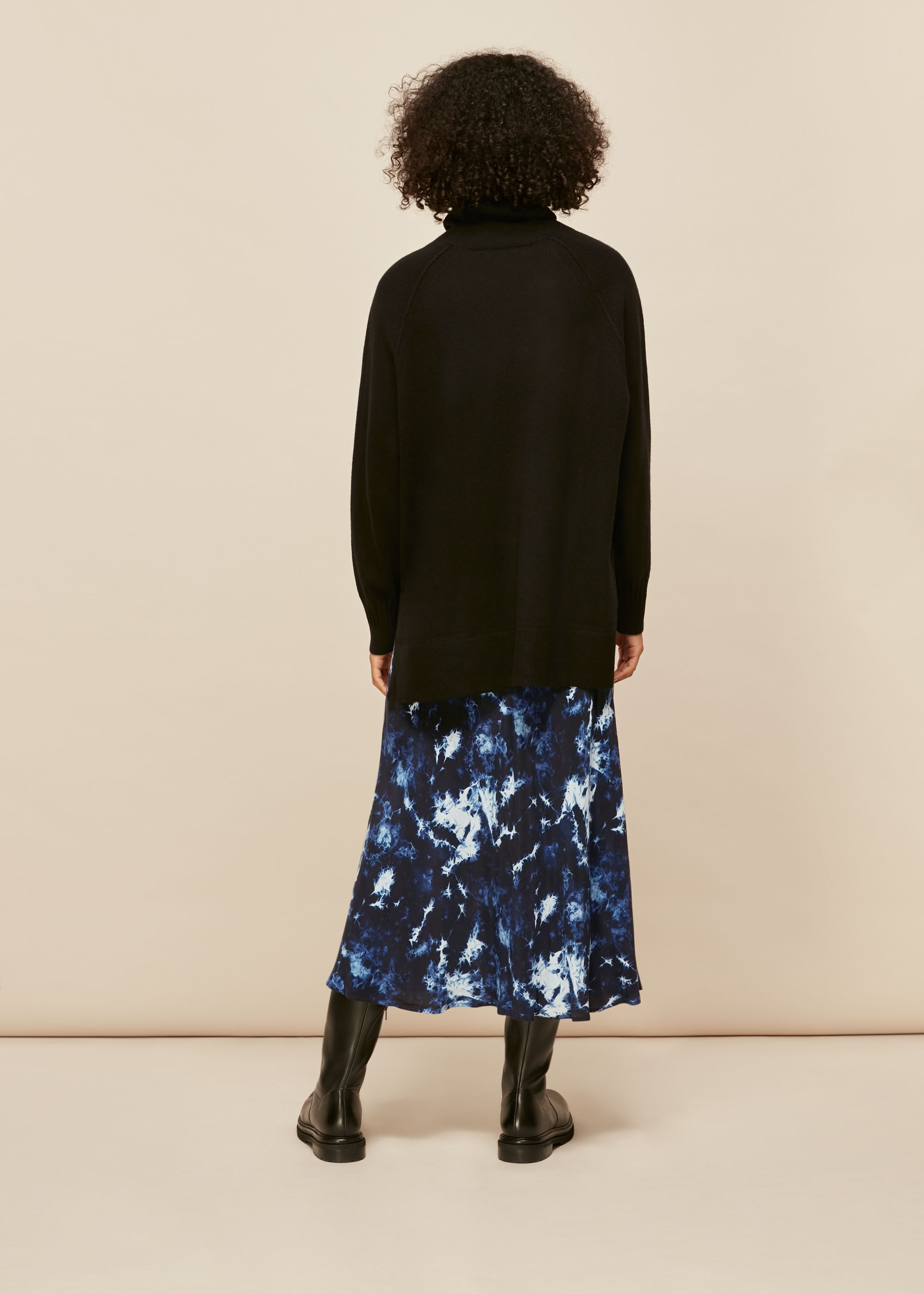 Tie new arrivals dye bias