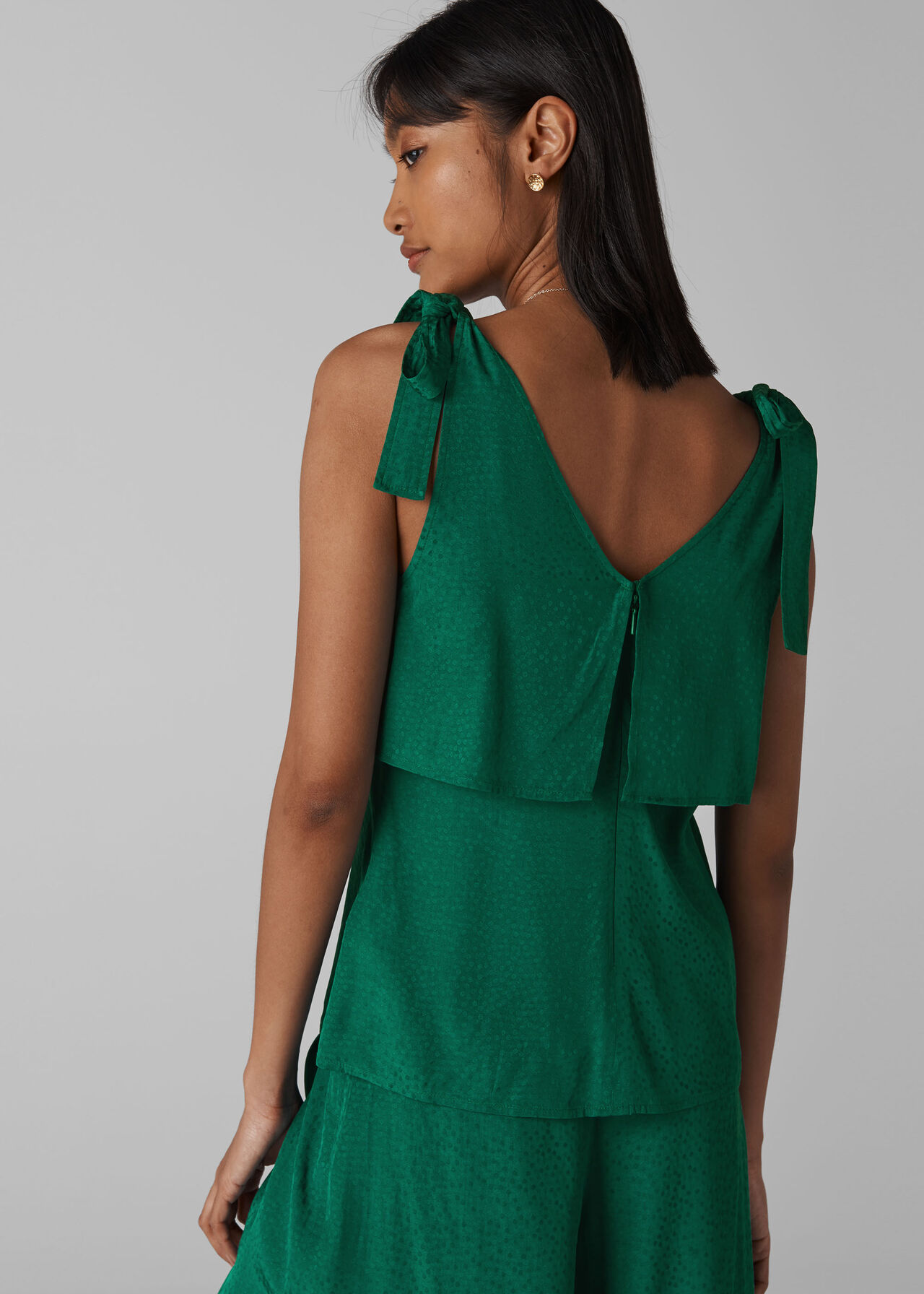 tie shoulder