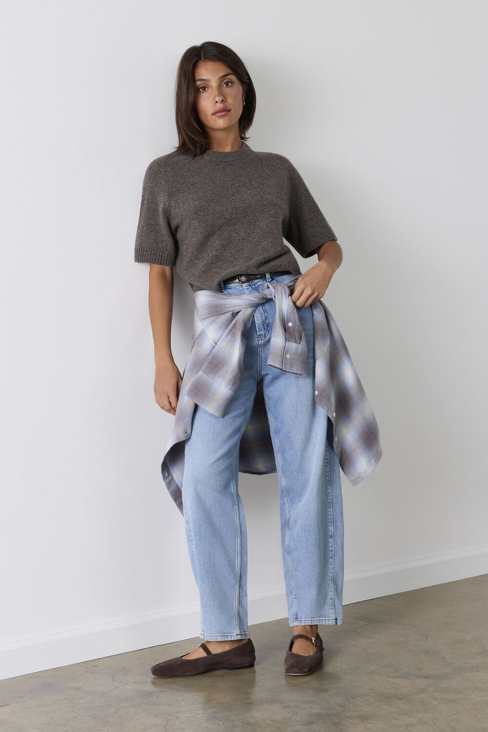 Light Wash Stretch Barrel Leg Jean