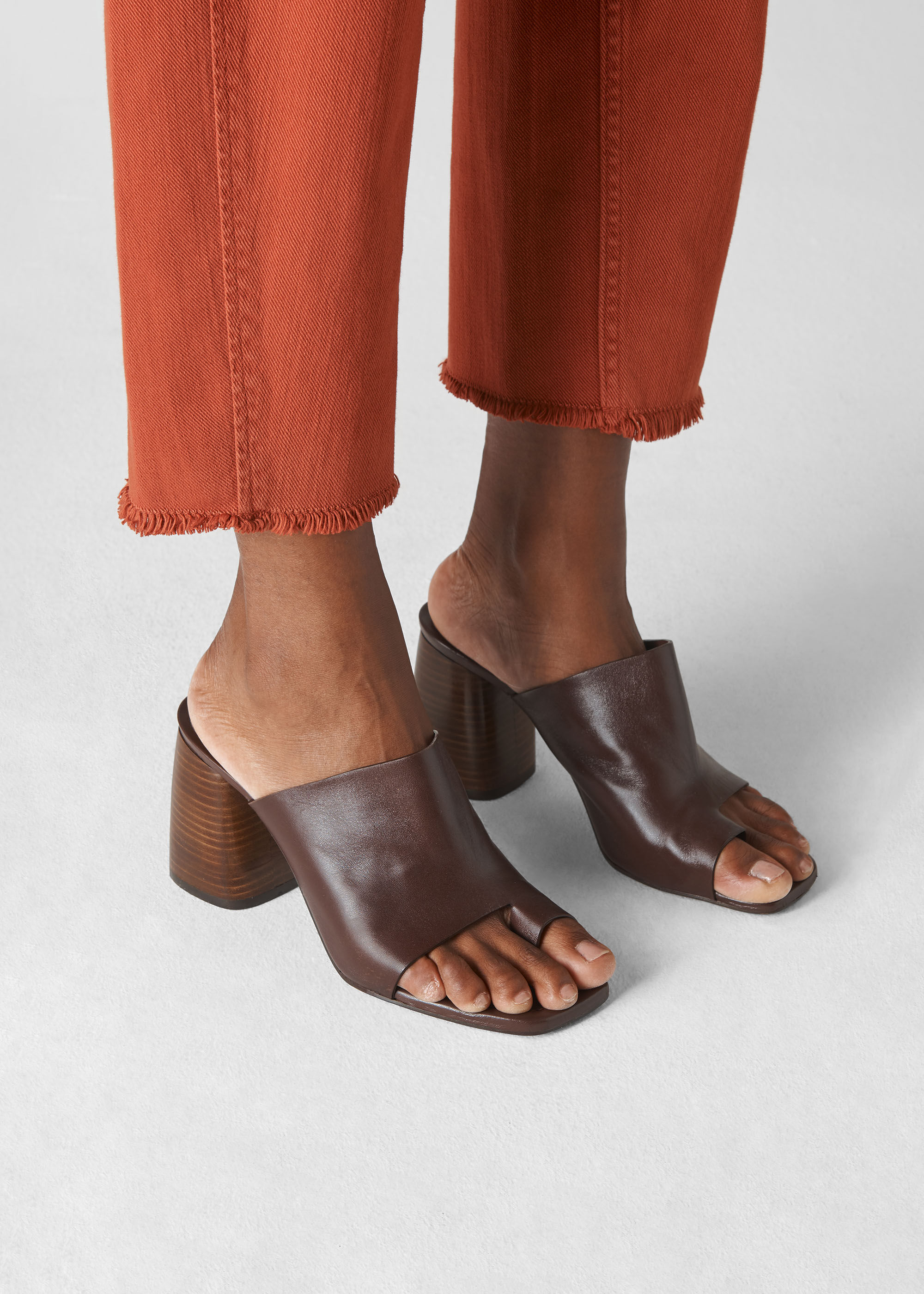 toe loop mule heel