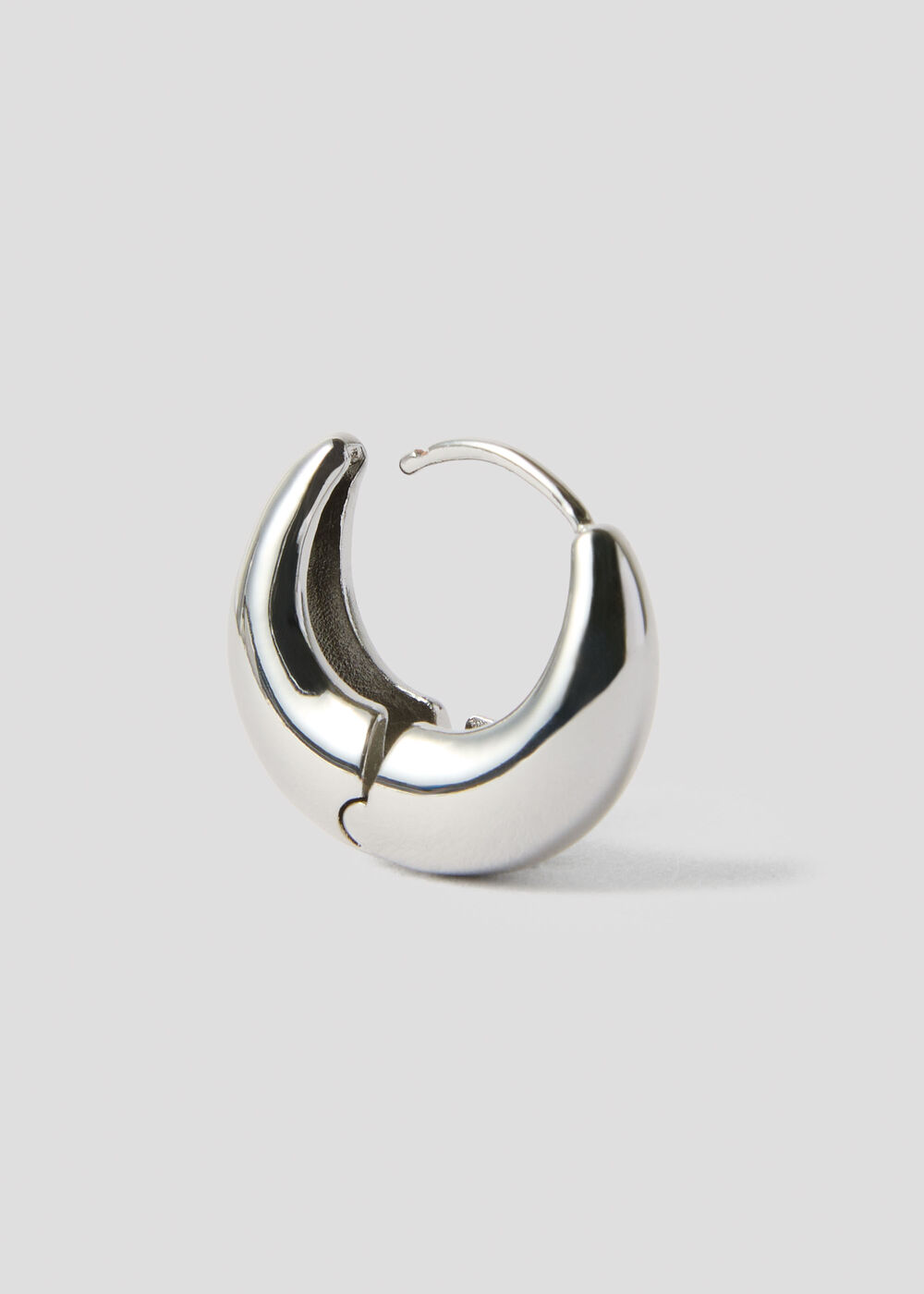 Curved Huggie Hoop