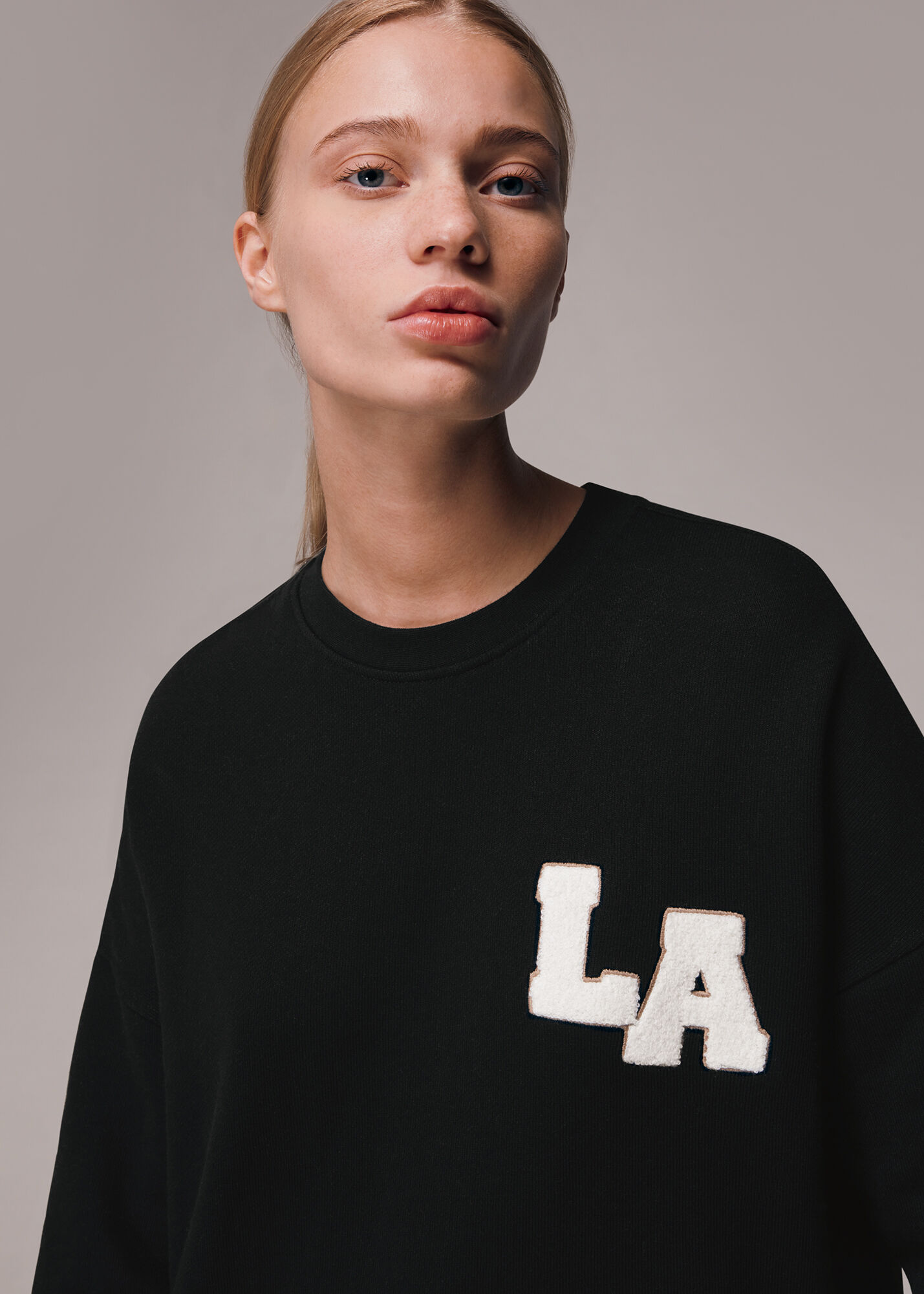 La sweatshirt top
