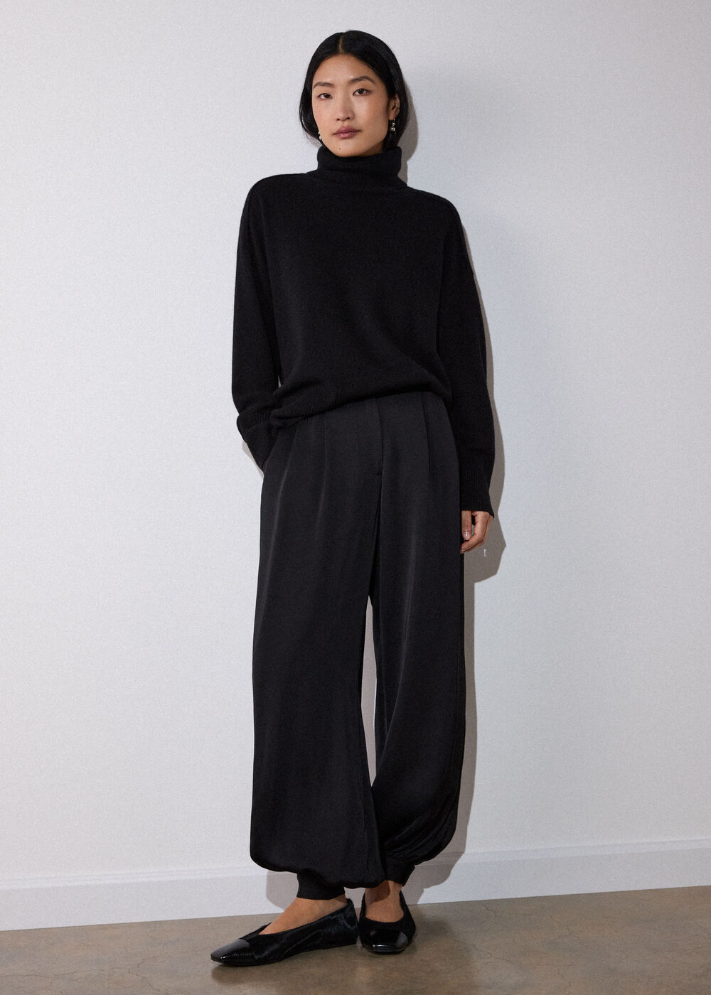 Cashmere Seam Roll Neck Knit