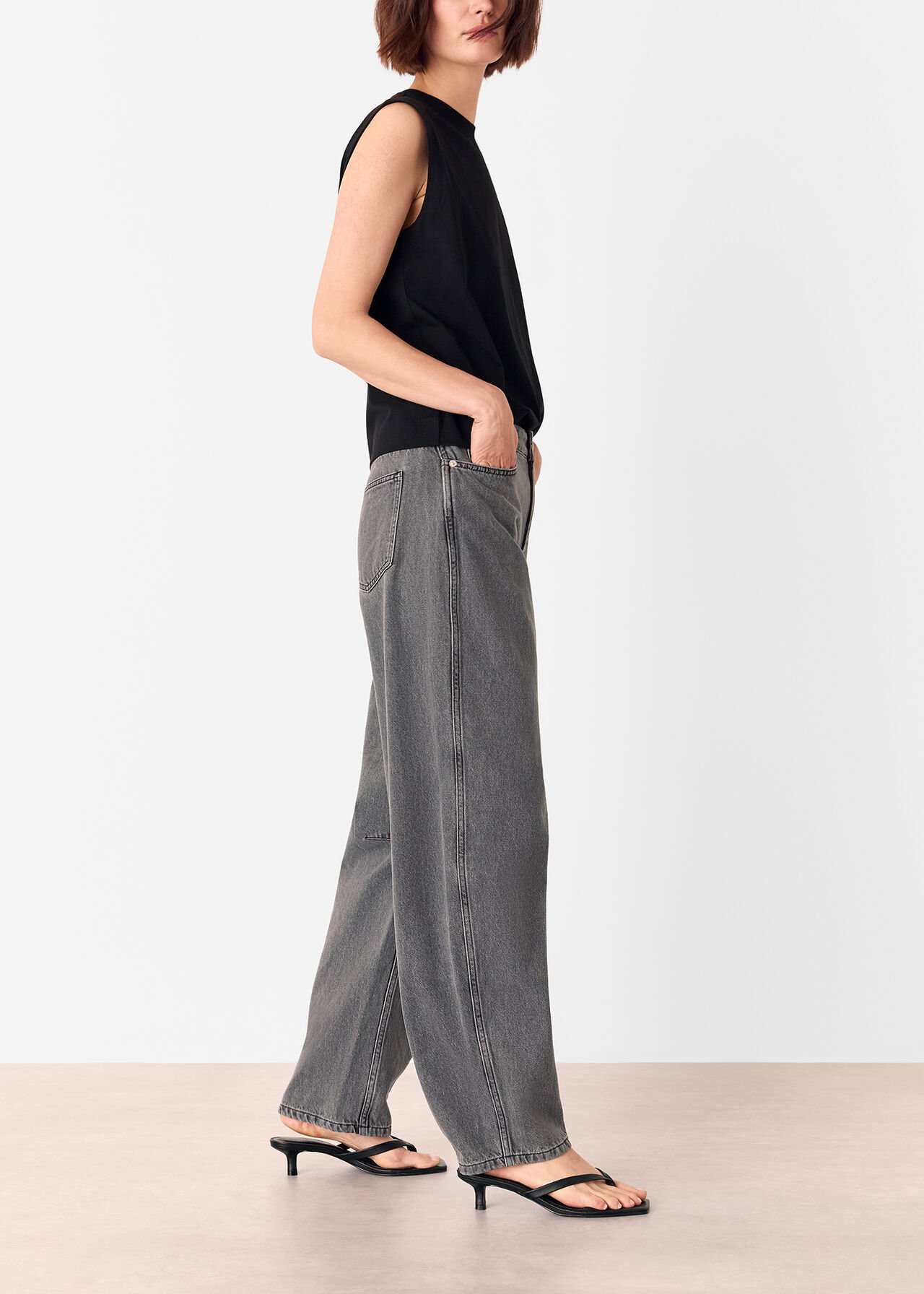 Horseshoe Barrel Leg Jean