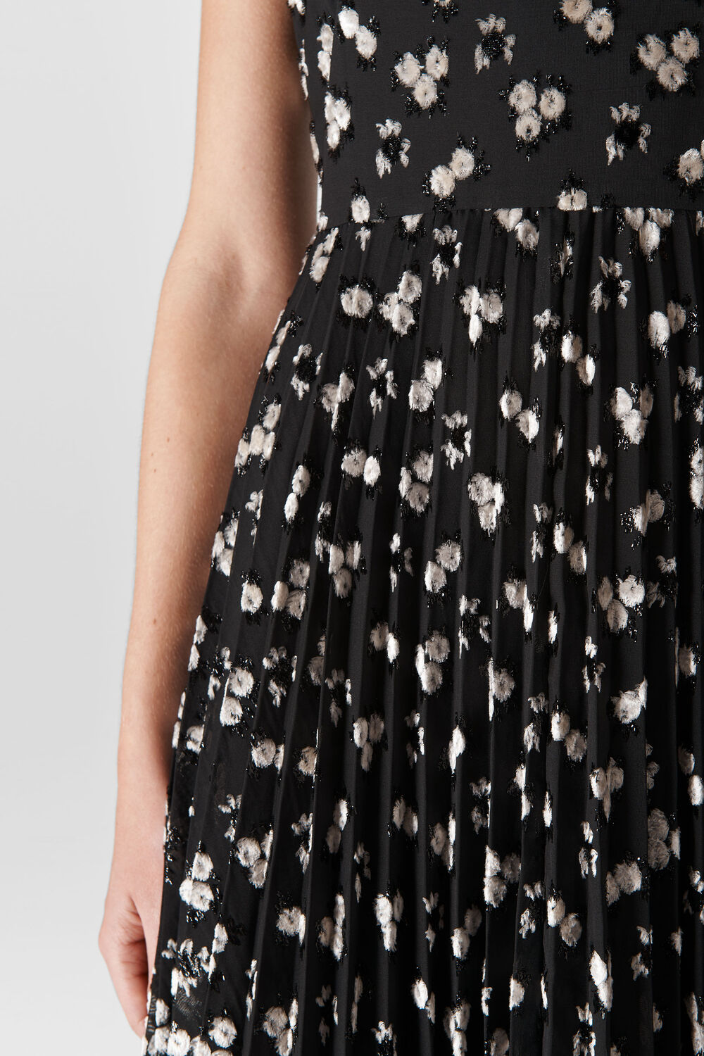 Snow Blossom Pleated Dress Black/Multi