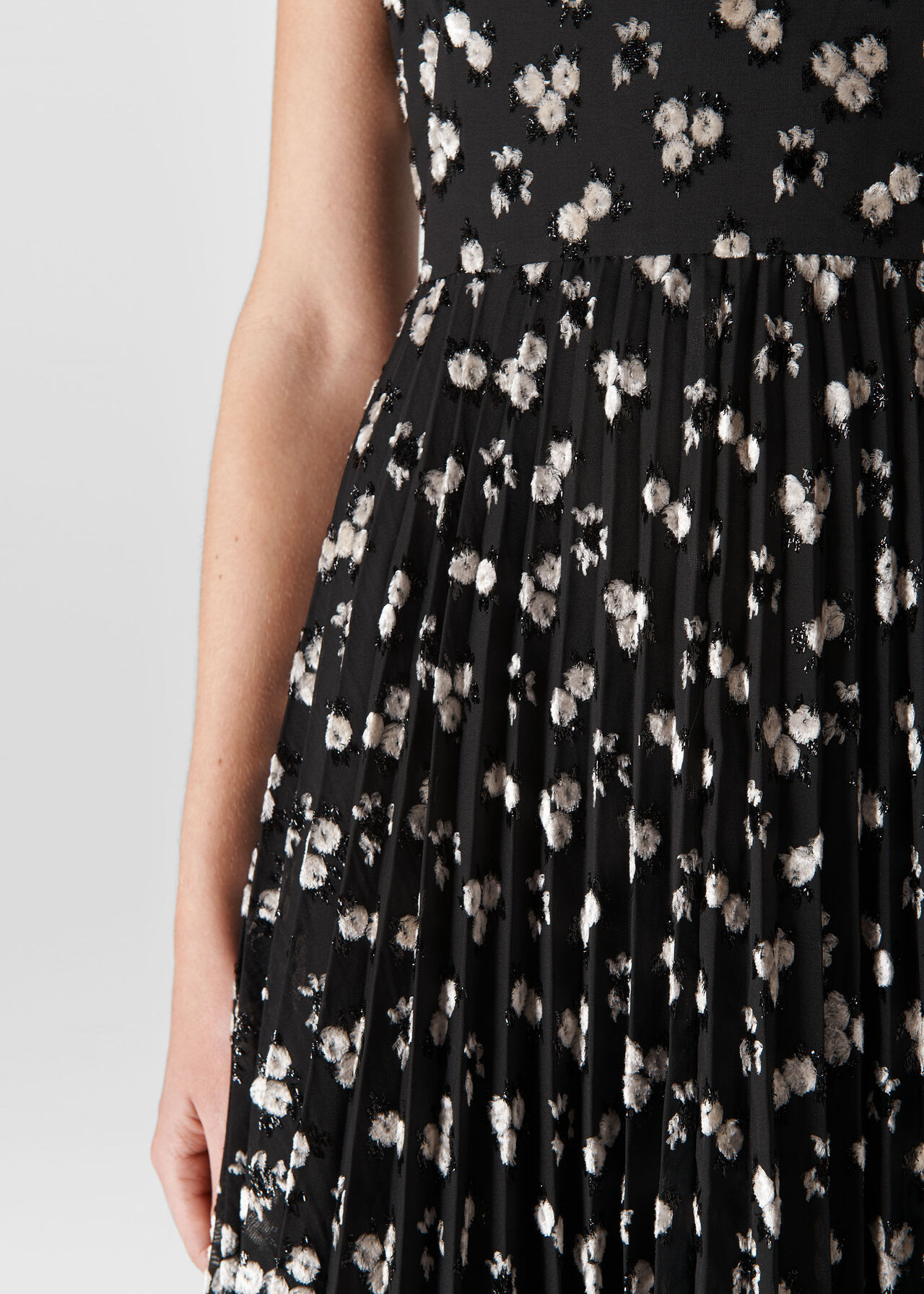 Snow Blossom Pleated Dress Black/Multi