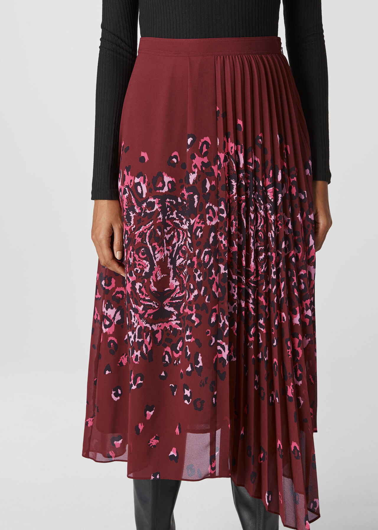 Leo Print Pleated Skirt Burgundy