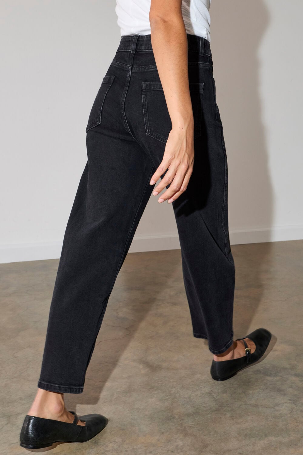 Black Petite Stretch Barrel Leg Jean