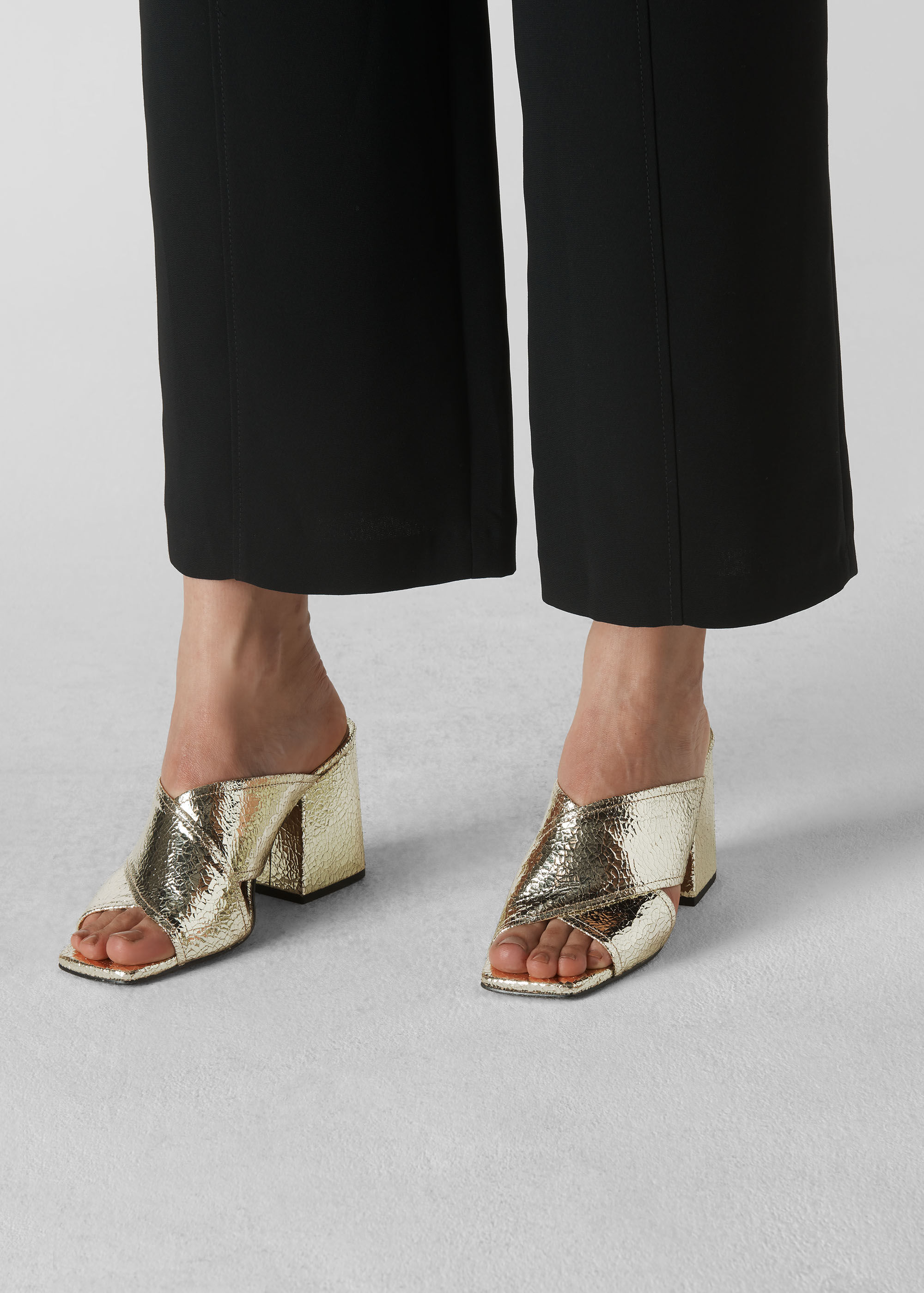Cross strap mule sandals top