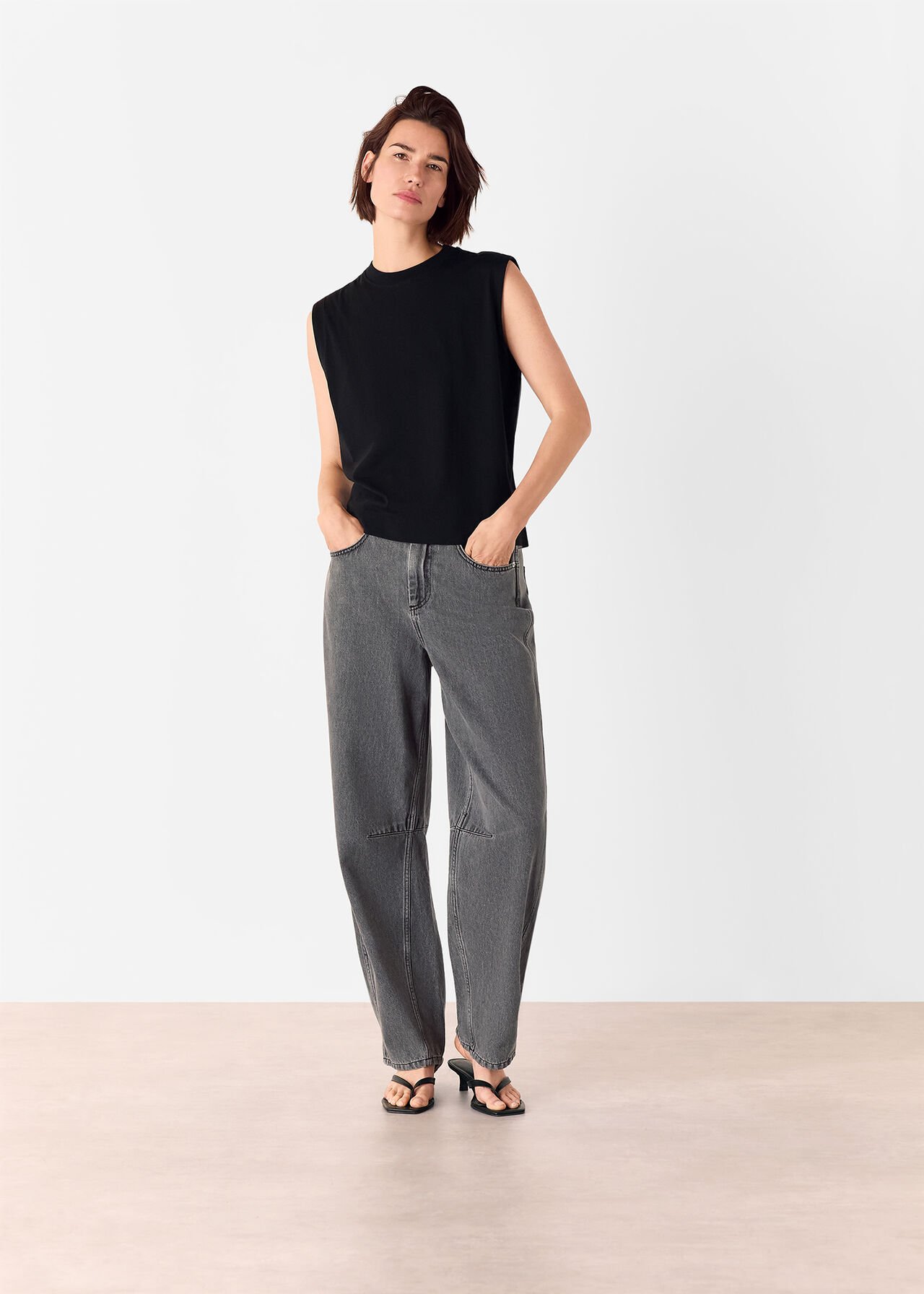 Horseshoe Barrel Leg Jean