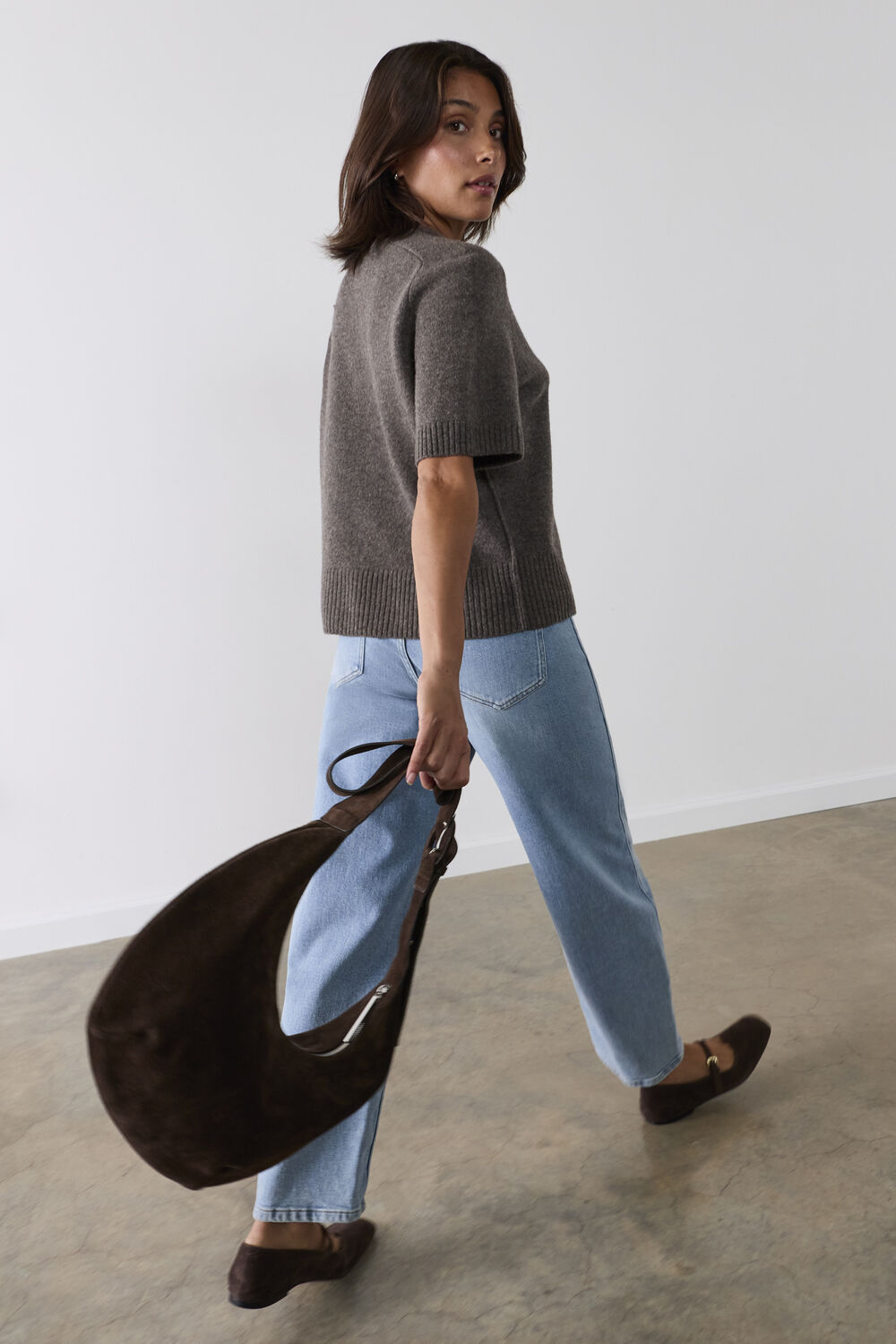 Light Wash Stretch Barrel Leg Jean