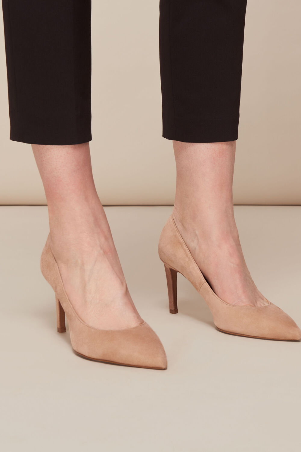 Cari Mid Suede Point Pump