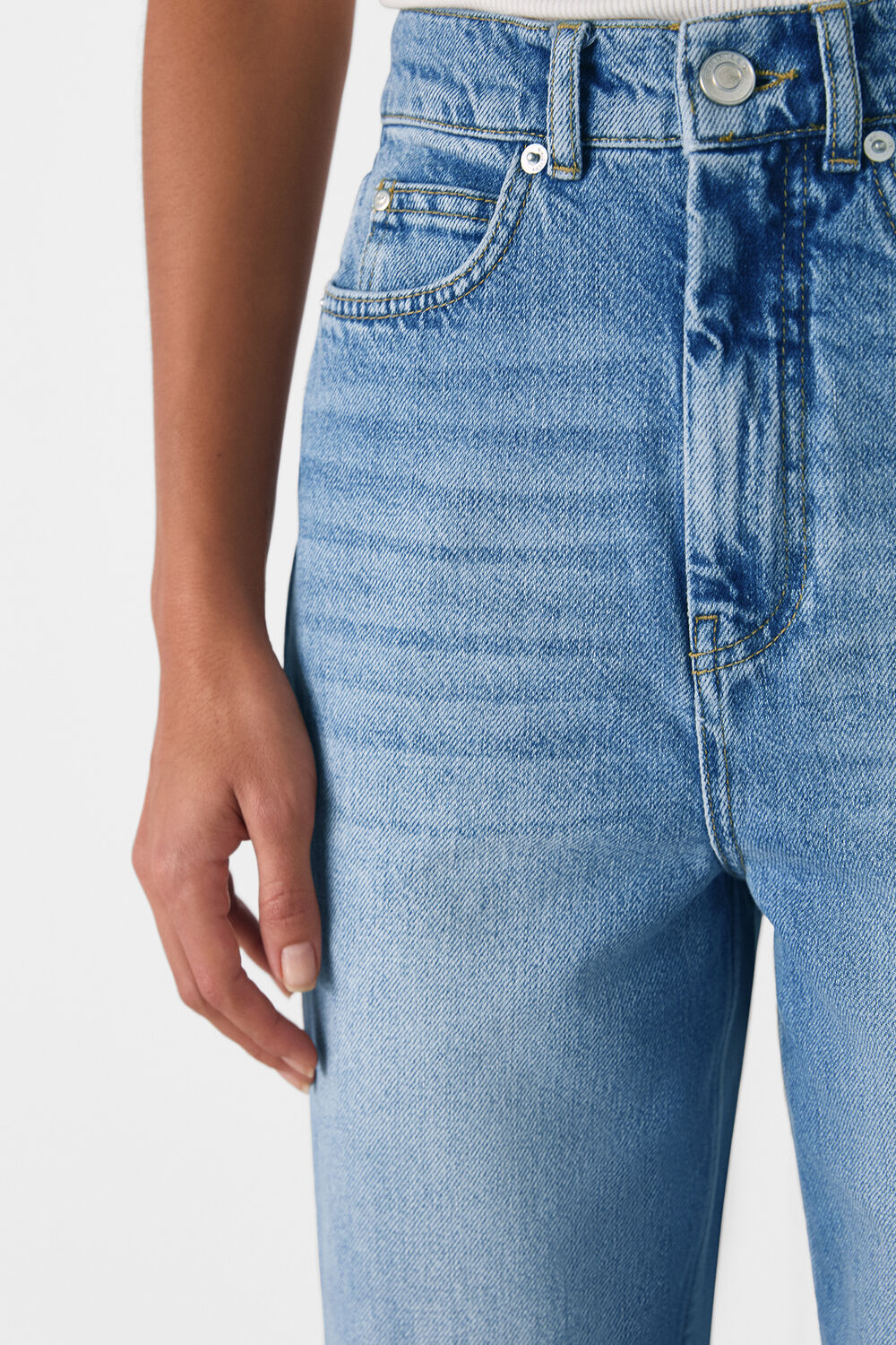 Authentic Barrel Leg Jean
