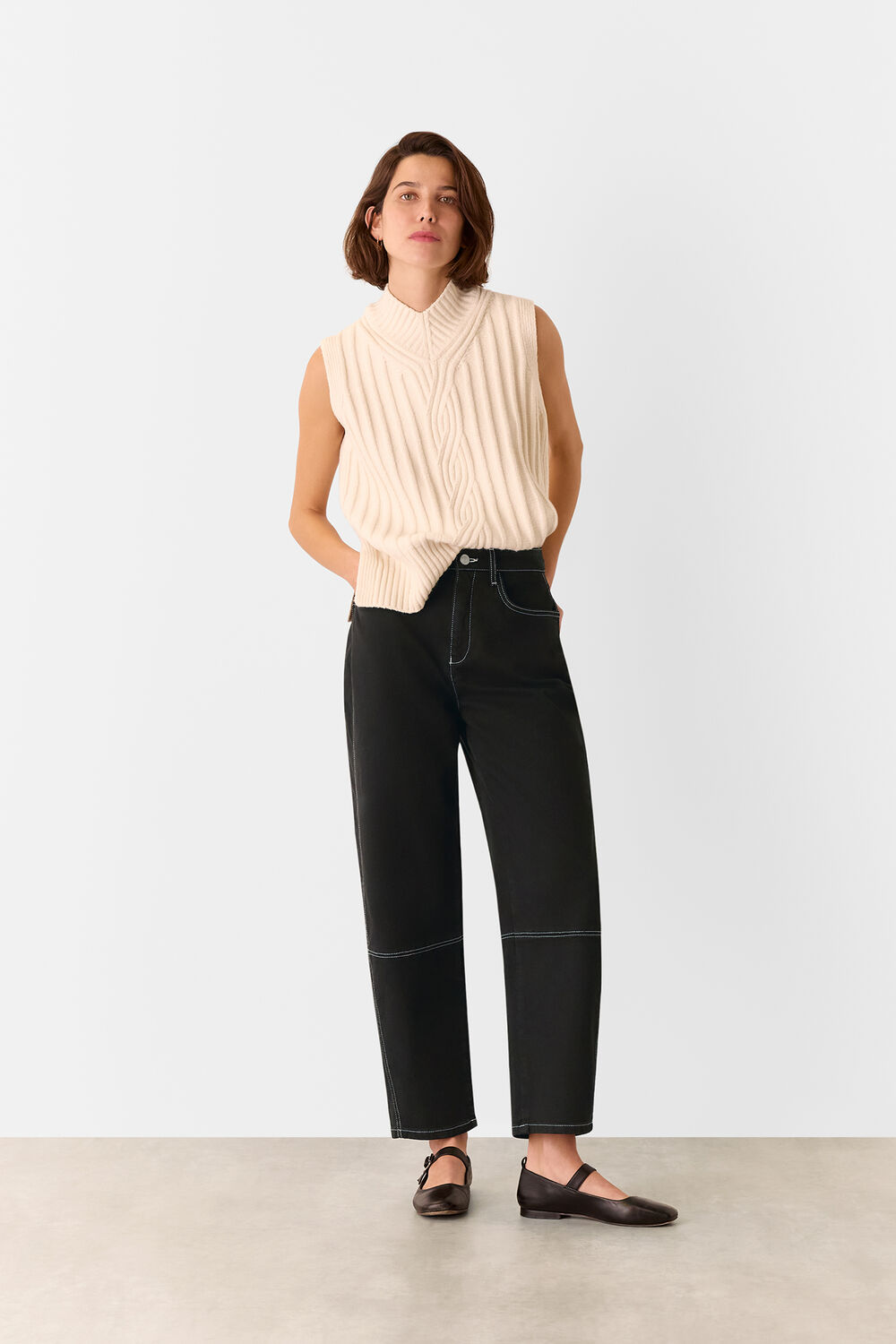 Contrast Detail Barrel Jean