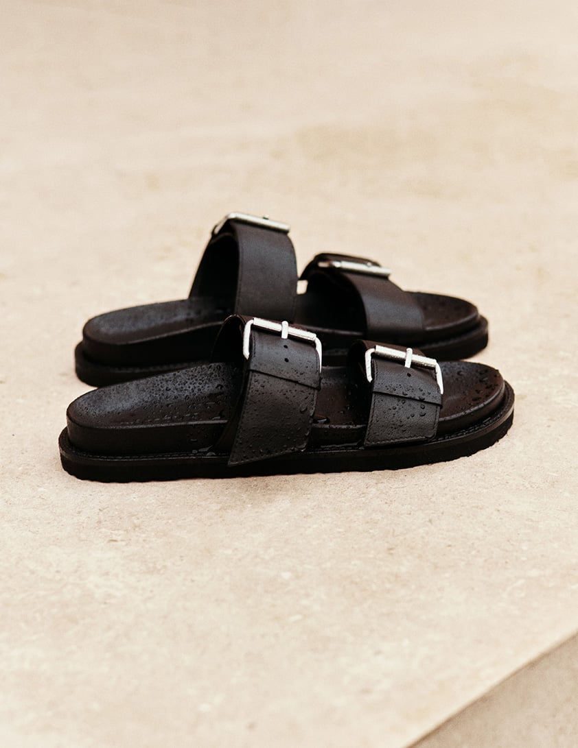 woman wearing funnel neck jumpers