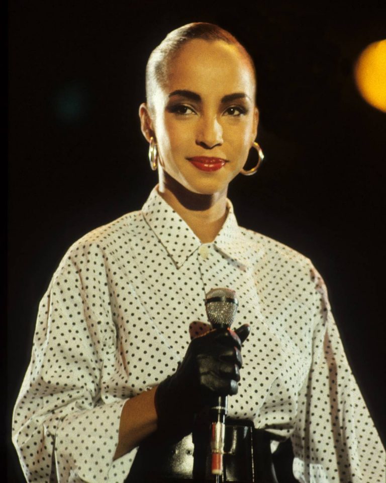 90s oversized shirt style