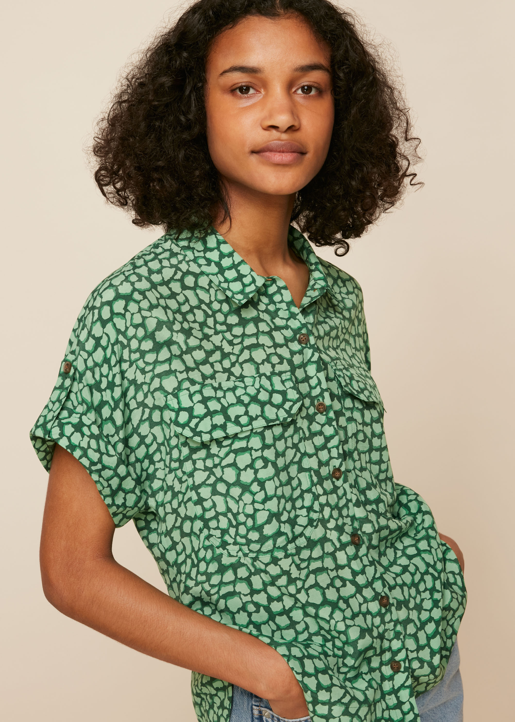 Whistles Women's Green/Multi Giraffe Animal Pocket Shirt Size 6