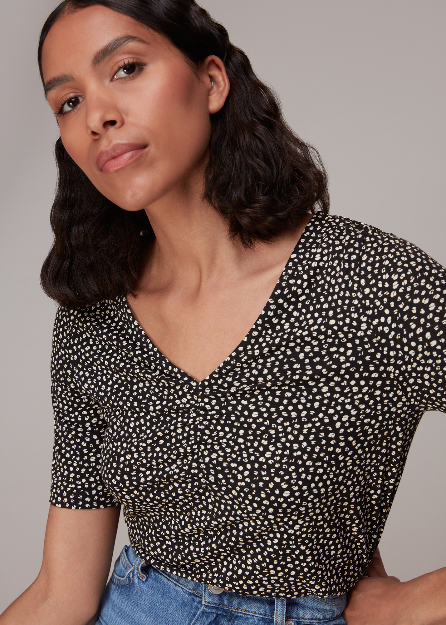 Whistles Women's Black/Multi Ink Leopard V Neck Ruched Tee Size 6