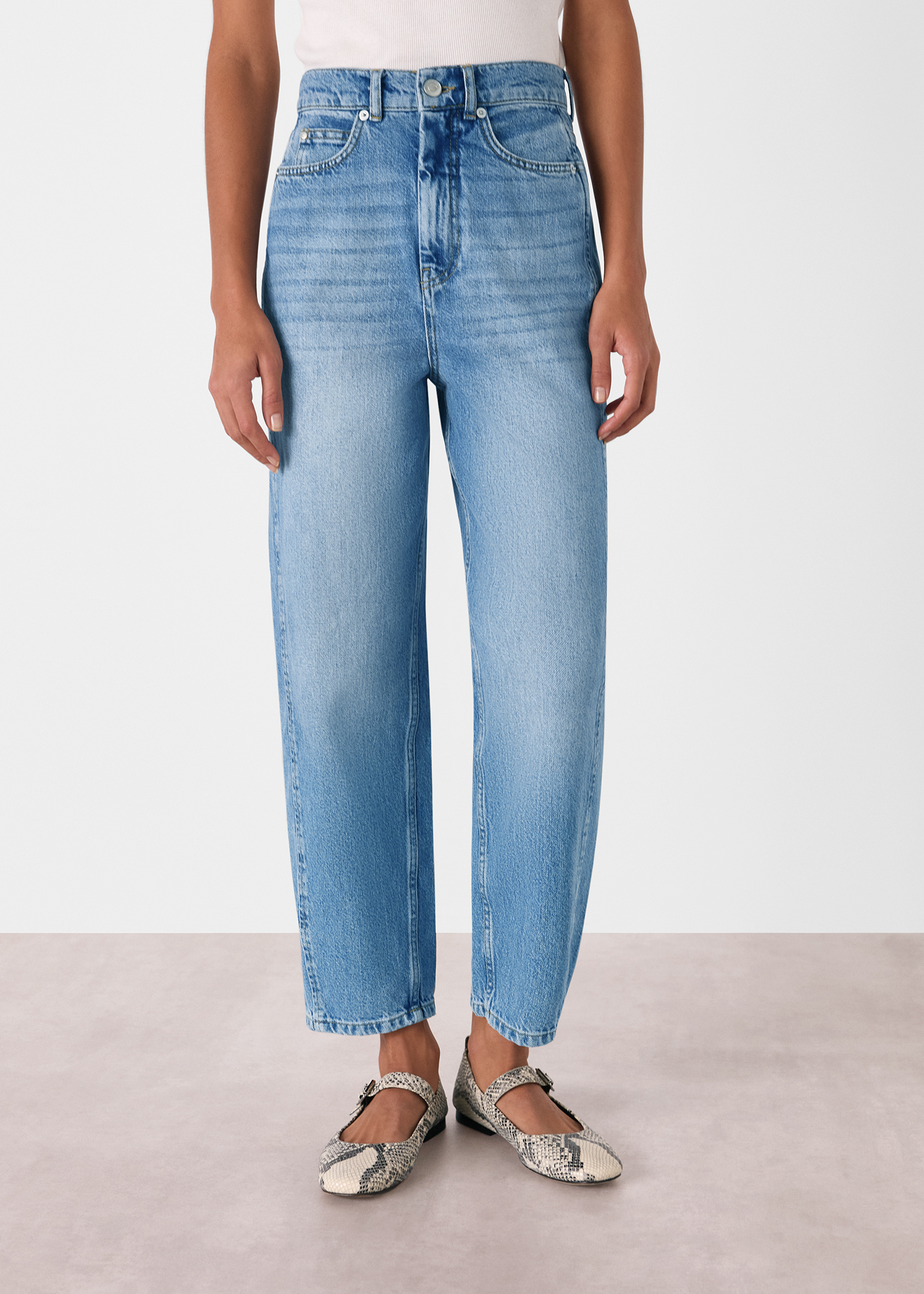 Whistles Women's Light Wash Authentic Barrel Leg Jean Size 28