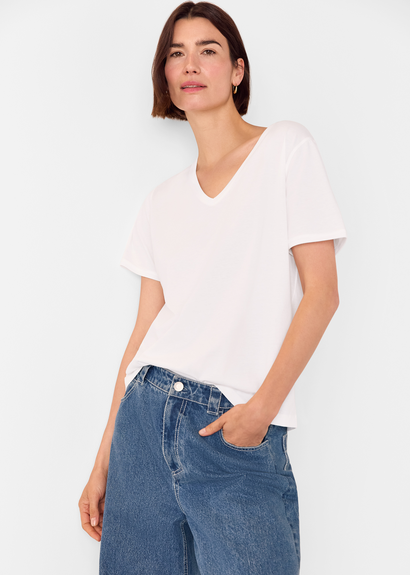 Whistles Women's White V Neck Tee Size M
